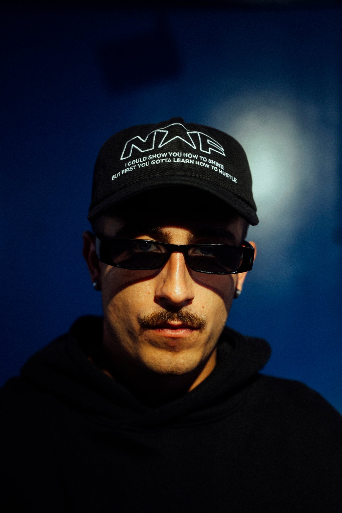 REVERIE BLACK SUNGLASSES